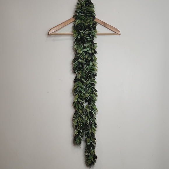 Green Textured Scarf - Picture 1 of 3